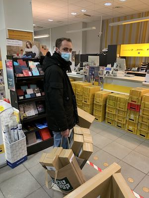 Photo of the first delivery of Miroar packages to DHL