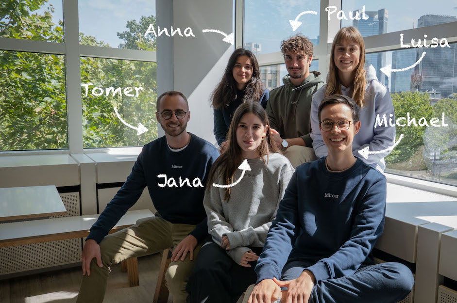 Support team from Miroar